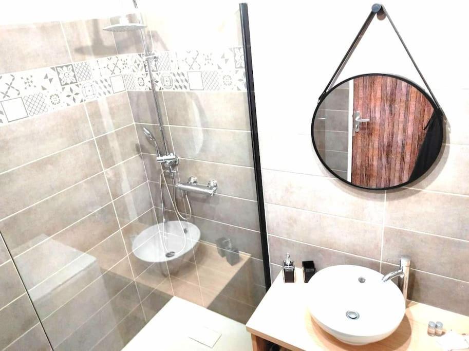 L'antique Spa: Jacuzzi Sous Patio Apartment
